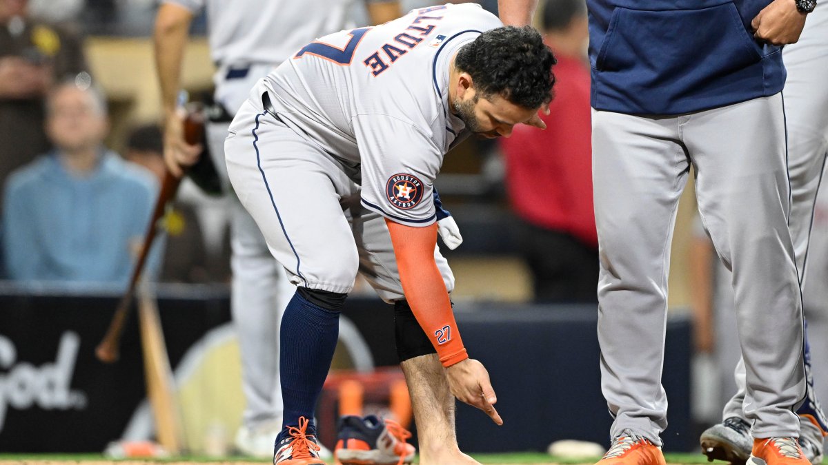 Jose Altuve takes off soccer shoe to protest decision in Astros-Padres game – NBC 7 San Diego