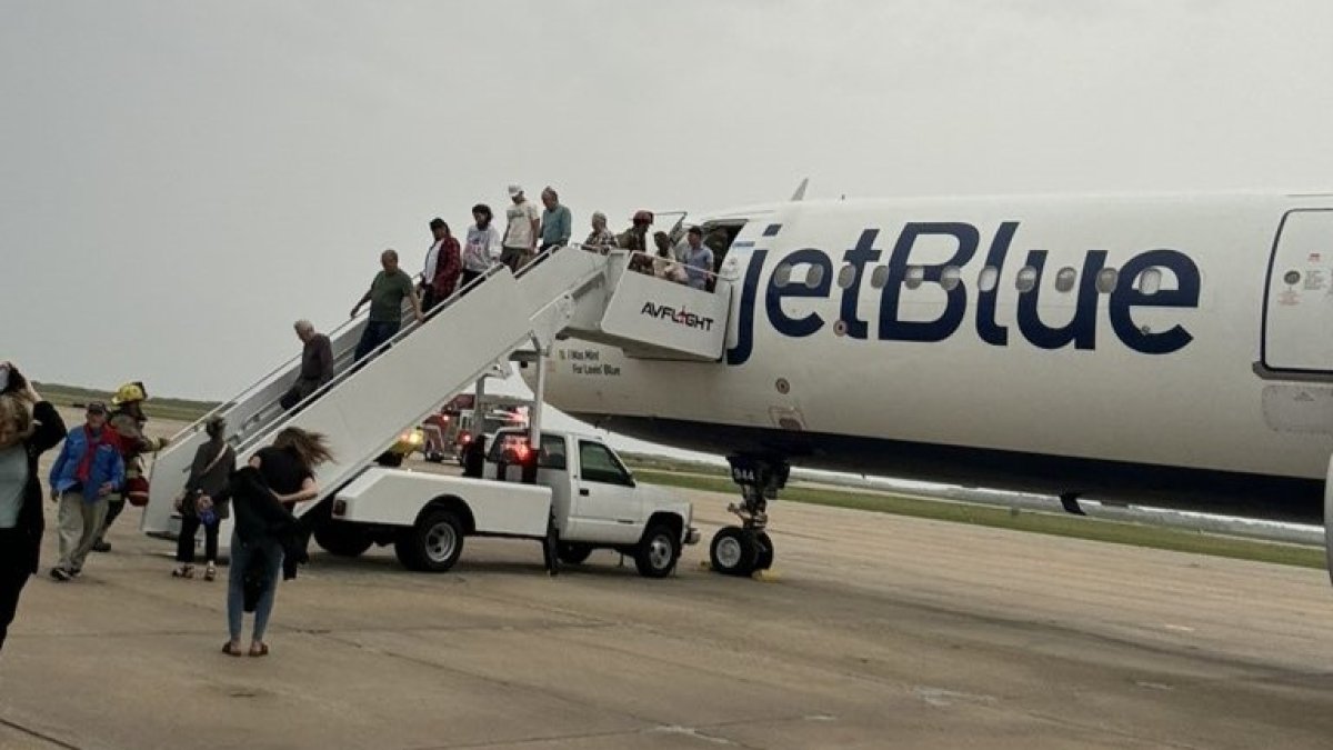 San Diegobound JetBlue flight makes emergency landing at Kansas