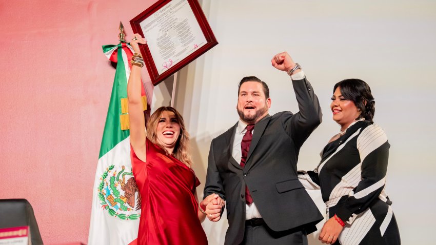 La gobernadora Marina del Pilar Ávila Olmeda y la diputada, Dunnia Montserrat Murillo López con el alcalde Ismael Burgueño. Foto:  Ayto Tijuana.