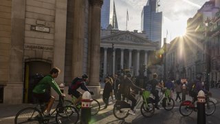 Commuters cycles past the Bank of England (BOE), left, in the City of London, UK, on Monday, Sept. 16, 2024. The central bank’s Monetary Policy Committee’s interest rate decision is scheduled for release on Sept. 19. 