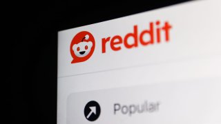 Reddit logo on website.