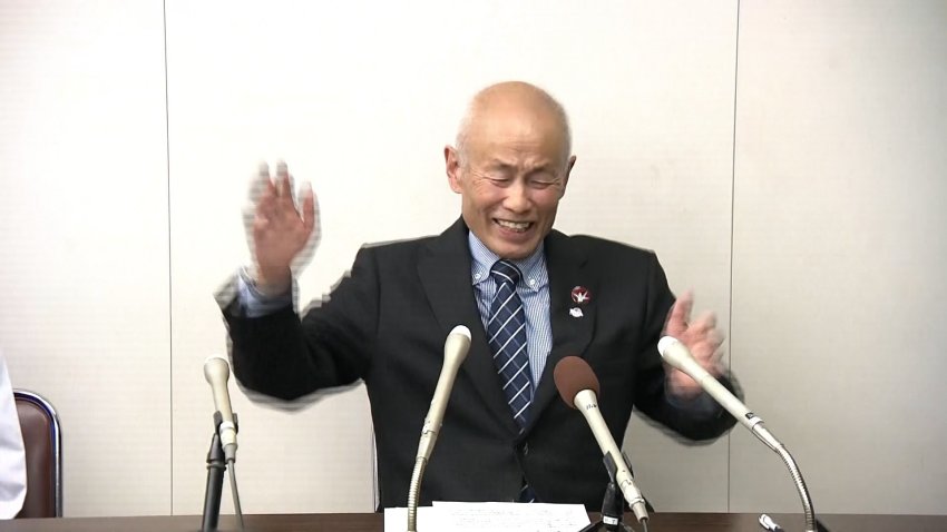 Mimaki Toshiyuki hears about his Nobel Peace Prize win at podium