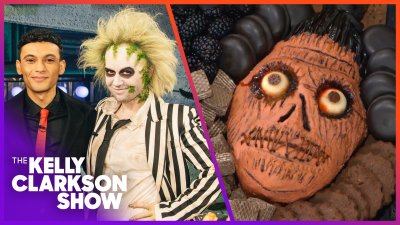 Nikk Alcaraz tricks Kelly Clarkson with unbelievable Halloween food art!