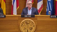 Springfield, OH Mayor Rob Rue speaks to residents during a town hall about the 2024 presidential election’s focus on the town’s influx of Haitian immigrants, Tuesday, Sept. 24, 2024.