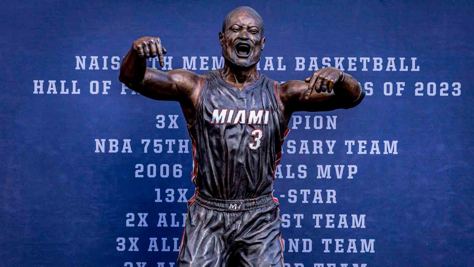 Miami Heat Roasted By Fans For Unrecognizable Dwyane Wade Statue – NBC ...