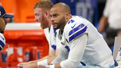 Dak Prescott injures hamstring, leaves game in Week 9