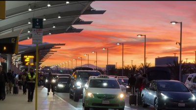 Holiday travelers flock to San Diego airport on busy Thanksgiving travel day