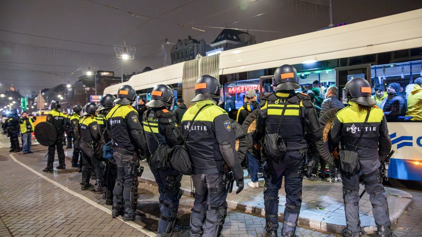 Dutch mobile Police officers stand guard after several scuffles broke out in the city center following the UEFA Europa League, League phase – Matchday 4, football match between Ajax Amsterdam and Maccabi Tel Aviv, in Amsterdam on November 8, 2024. Dutch Prime Minister Dick Schoof described “anti-Semitic attacks on Israelis” in Amsterdam as “unacceptable”, in a message posted on his X account. (Photo by VLN Niews / ANP / AFP) / Netherlands OUT (Photo by VLN NIEWS/ANP/AFP via Getty Images)