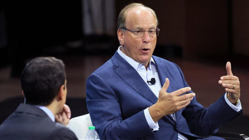 Andrew Ross Sorkin speaks with BlackRock CEO Larry Fink during the New York Times DealBook Summit in the Appel Room at the Jazz At Lincoln Center on November 30, 2022 in New York City.