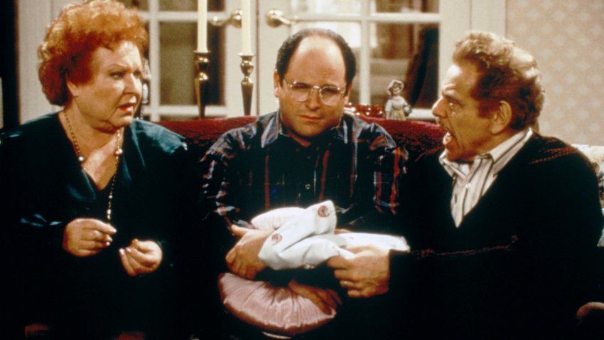 File. SEINFELD “The Shower Head” Episode 15 — Pictured: (l-r) Estelle Harris as Estelle Costanza, Jason Alexander as George Costanza, Jerry Stiller as Frank Costanza.