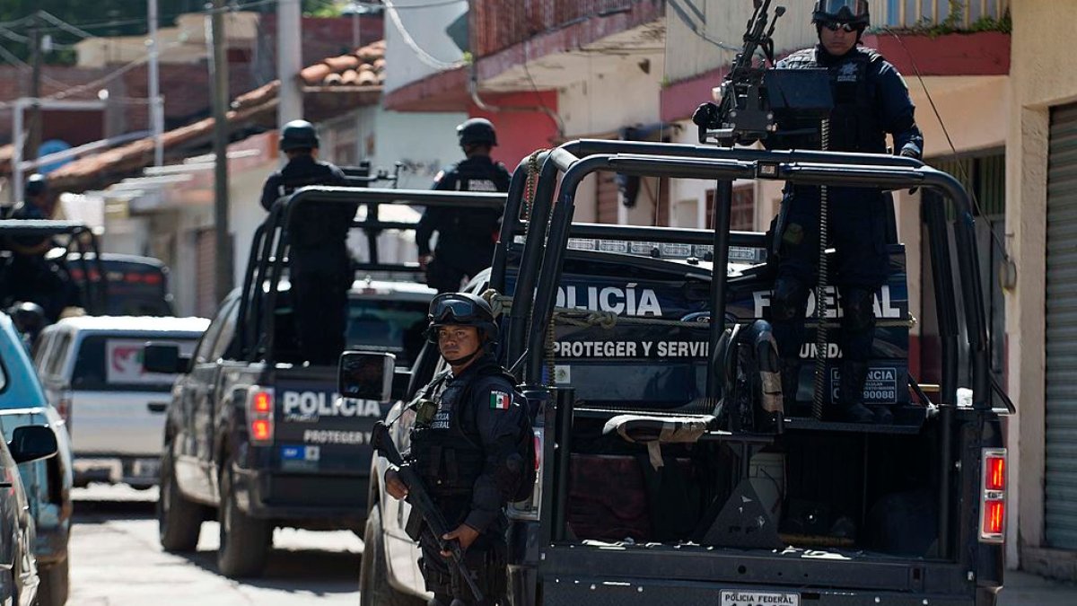 US couple shot and killed while on vacation in Mexico, officials say US couple shot and killed while on vacation in Mexico, officials say