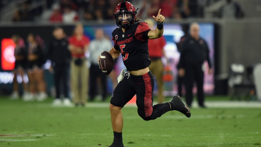 SAN DIEGO, CA – OCTOBER 05: San Diego State quarterback Danny O’Neil (5) points as he rolls out of the pocket during a college football game between the Hawai’i Rainbow Warriors and the San Diego State Aztecs on October 05, 2024, at Snapdragon Stadium in San Diego, CA. (Photo by Chris Williams/Icon Sportswire via Getty Images)