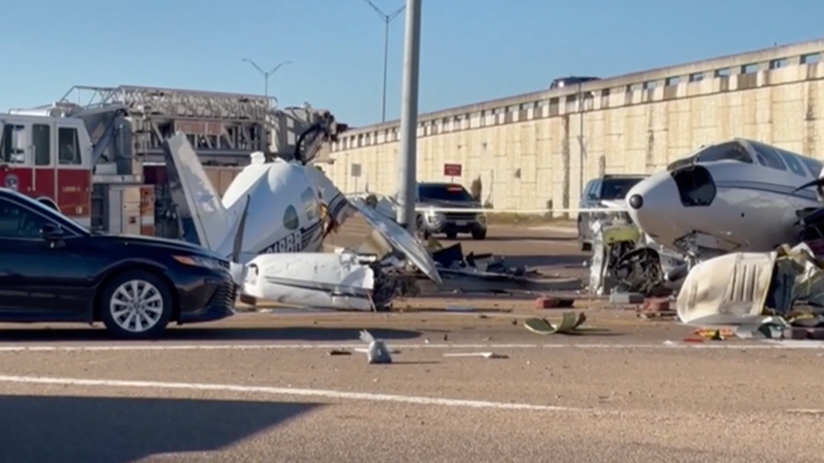 4 injured after plane crash in Victoria, Texas highway: Police – NBC 7 ...