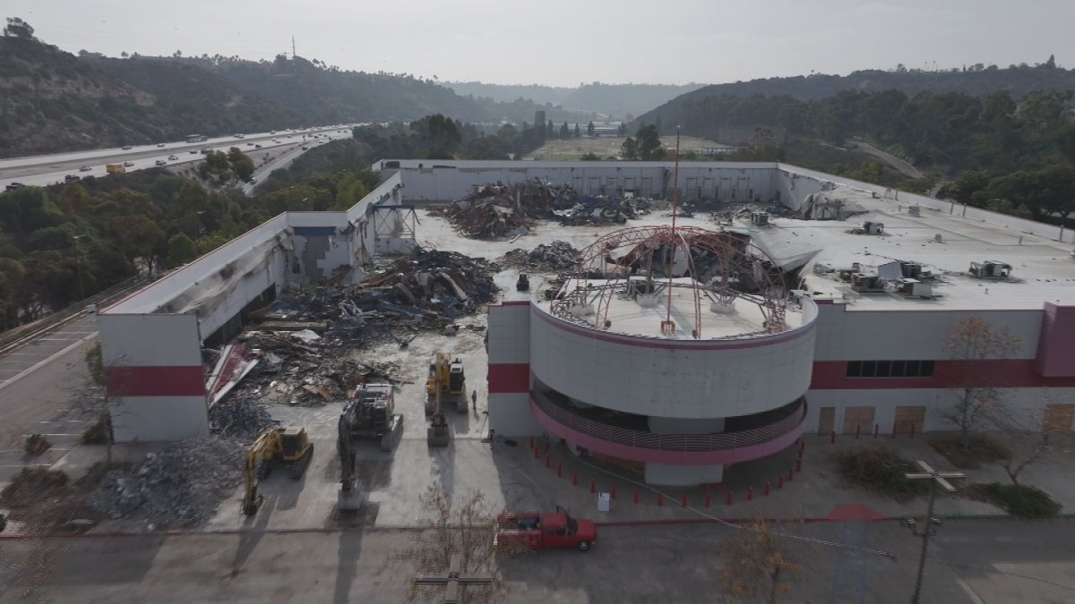 Long-closed Fry's Electronics being torn down for new apartments