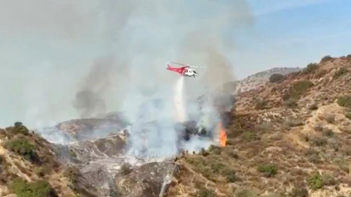 Brush fire in Burbank prompts voluntary evacuation orders – NBC 7 San Diego