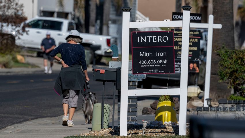 Residential homes in Discovery Bay, California, US, on Thursday, Nov. 7, 2024. Mortgage rates in the US increased to the highest level since July. 