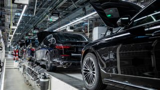 Various Mercedes-Benz vehicles are assembled in the “Factory 56” production hall.