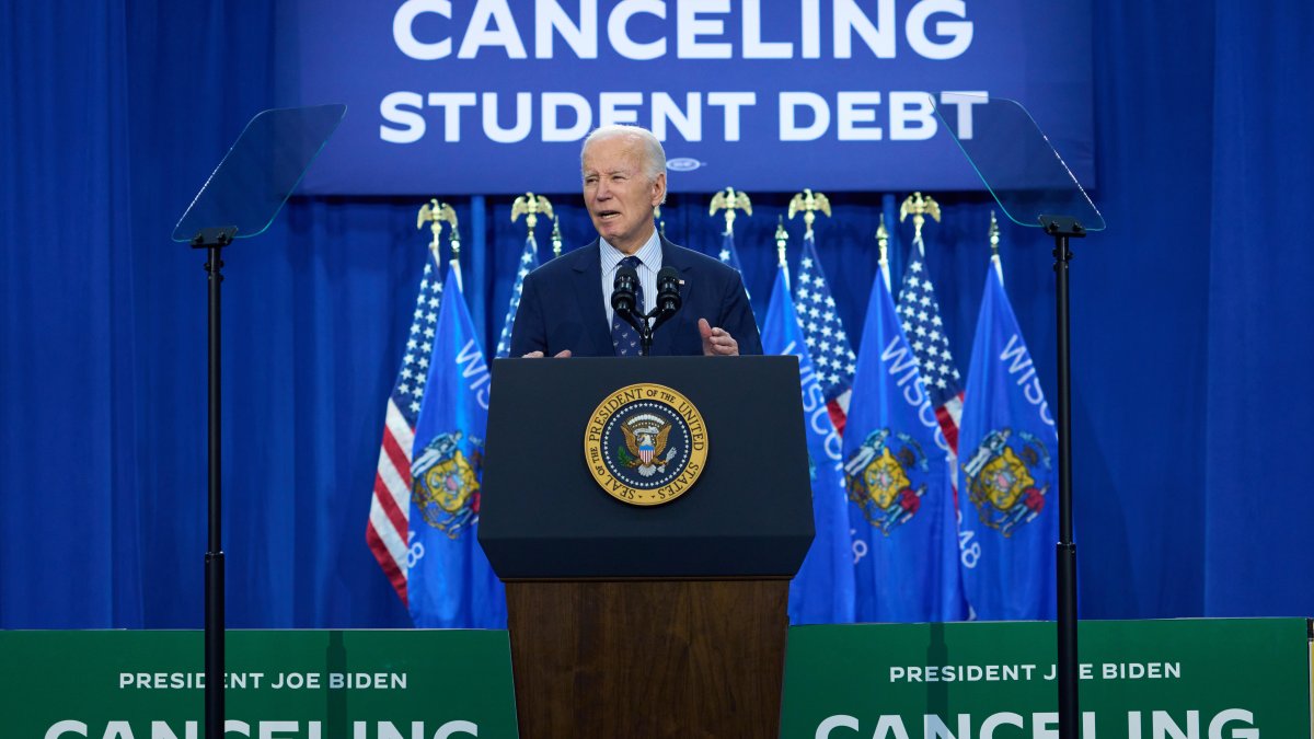 Biden cancels student loan for another 150,000 borrowers NBC 7 San Diego