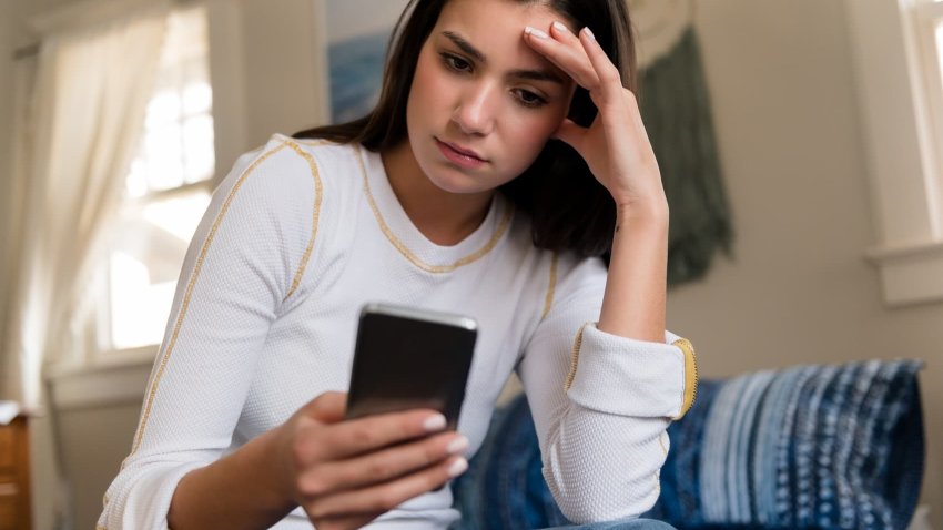 Nottingham College in the U.K. is offering a telephobia course to help students with phone call anxiety.