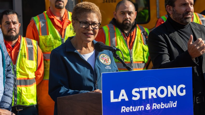 LOS ANGELES, CALIFORNIA – JANUARY 17: Los Angeles Mayor Karen Bass speaks to journalists in a press conference to announce Steve Soboroff to lead L.A.’s wildfire rebuilding and recovery efforts on January 17, 2025 in Los Angeles, California. The announcement follows the devastating Palisades Fire, which erupted 10 days ago in Pacific Palisades, claiming at least 25 lives and destroying more than 3,500 structures across the area. Meanwhile, outside Los Angeles and beyond Mayor Karen Bass’ jurisdiction, the Eaton Fire continues to burn in Altadena, northeast of the city. (Photo by Apu Gomes/Getty Images)