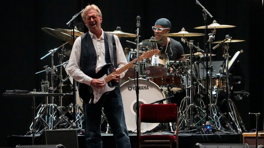 Eric Clapton plays with band