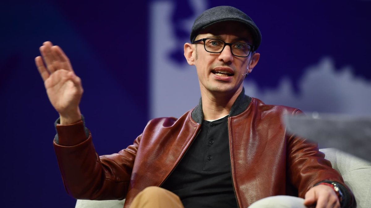 Tech companies are requiring employees to learn and use AI at work—here's the best way to do that, experts say