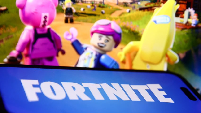 [CNBC] Fortnite is now offline on iOS worldwide as Apple blocks game, Epic Games says