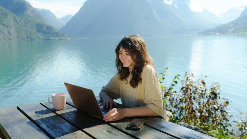 [CNBC] The top 10 industries for work-from-anywhere jobs in 2025