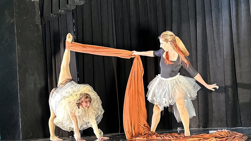 Adrienne Fleming (l) and Jacqueline Witt (r) are performers with Circo ala Moda, May 17, 2025.