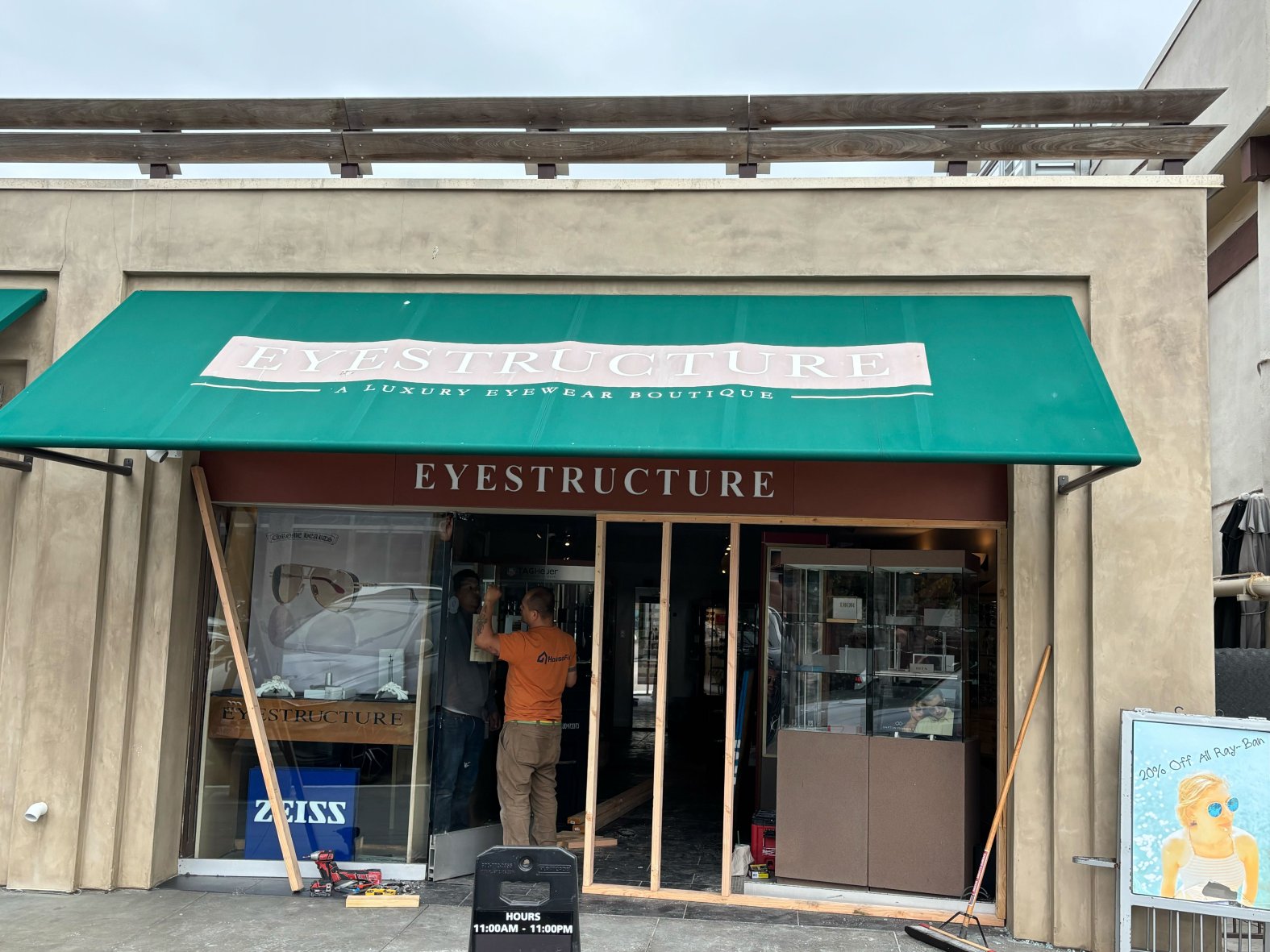 La Jolla smash-and-grab burglars escape after using car to destroy ...