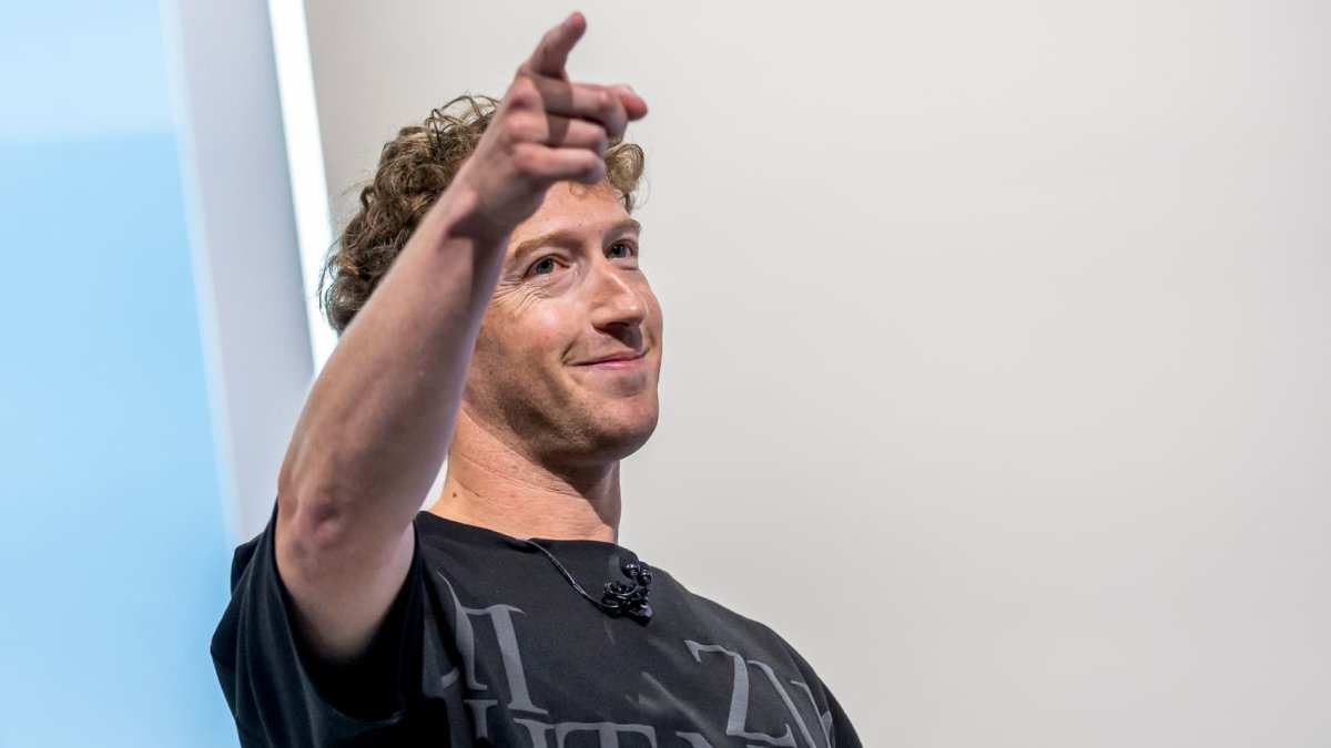 Meta shares hit all-time high as Mark Zuckerberg goes on AI hiring ...