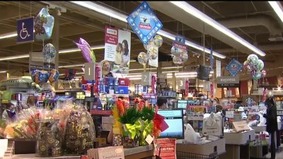 Southern California grocery worker unions authorize possible strike