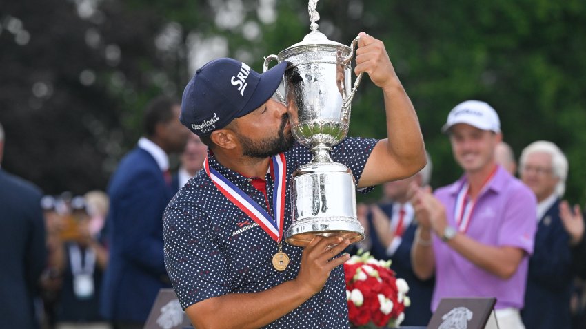 OAKMONT, PENNSYLVANIA – JUNE 15: J.J. Spaun kisses the trophy on the 18th green during the final round of  125th U.S. Open Championship at Oakmont Country Club on June 15, 2025 in Oakmont, Pennsylvania. (Photo by Ben Jared/PGA TOUR via Getty Images)