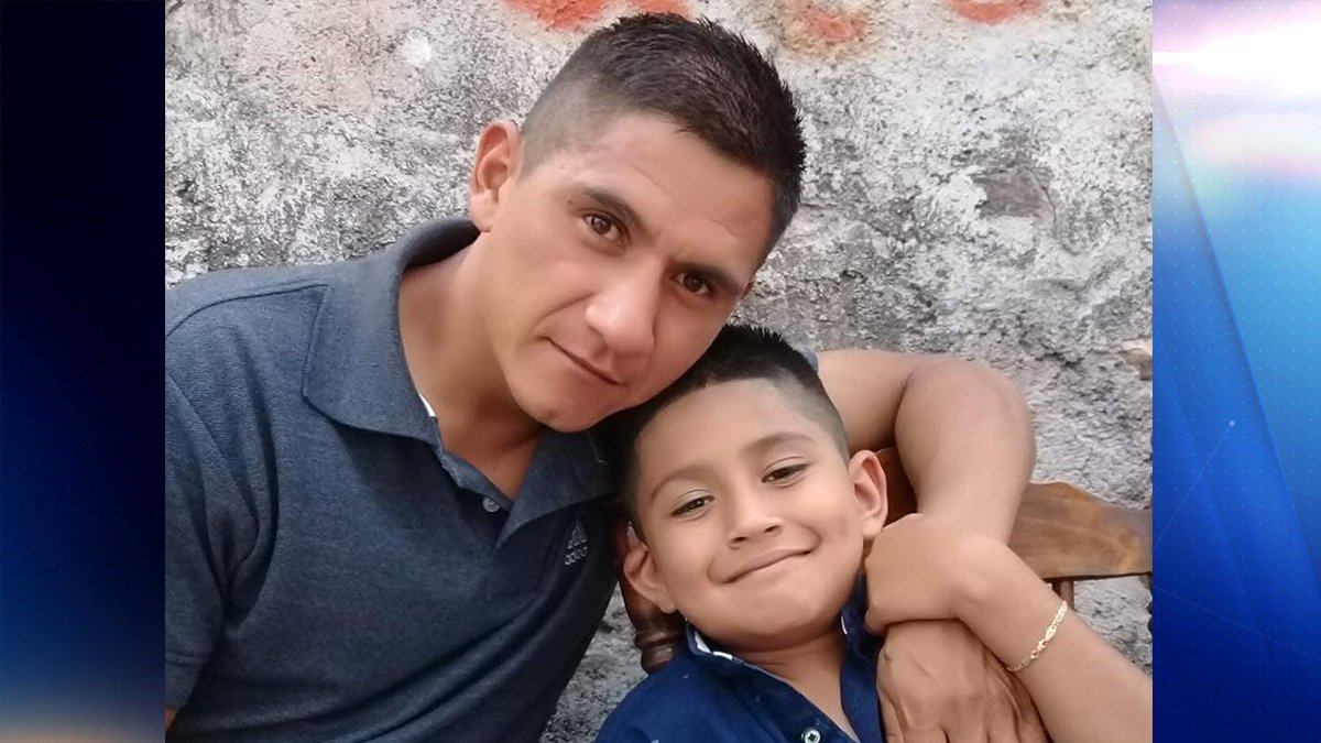 Indocumentado firma deportación por 20 años para poder sepultar a su hijo de 12 años en México