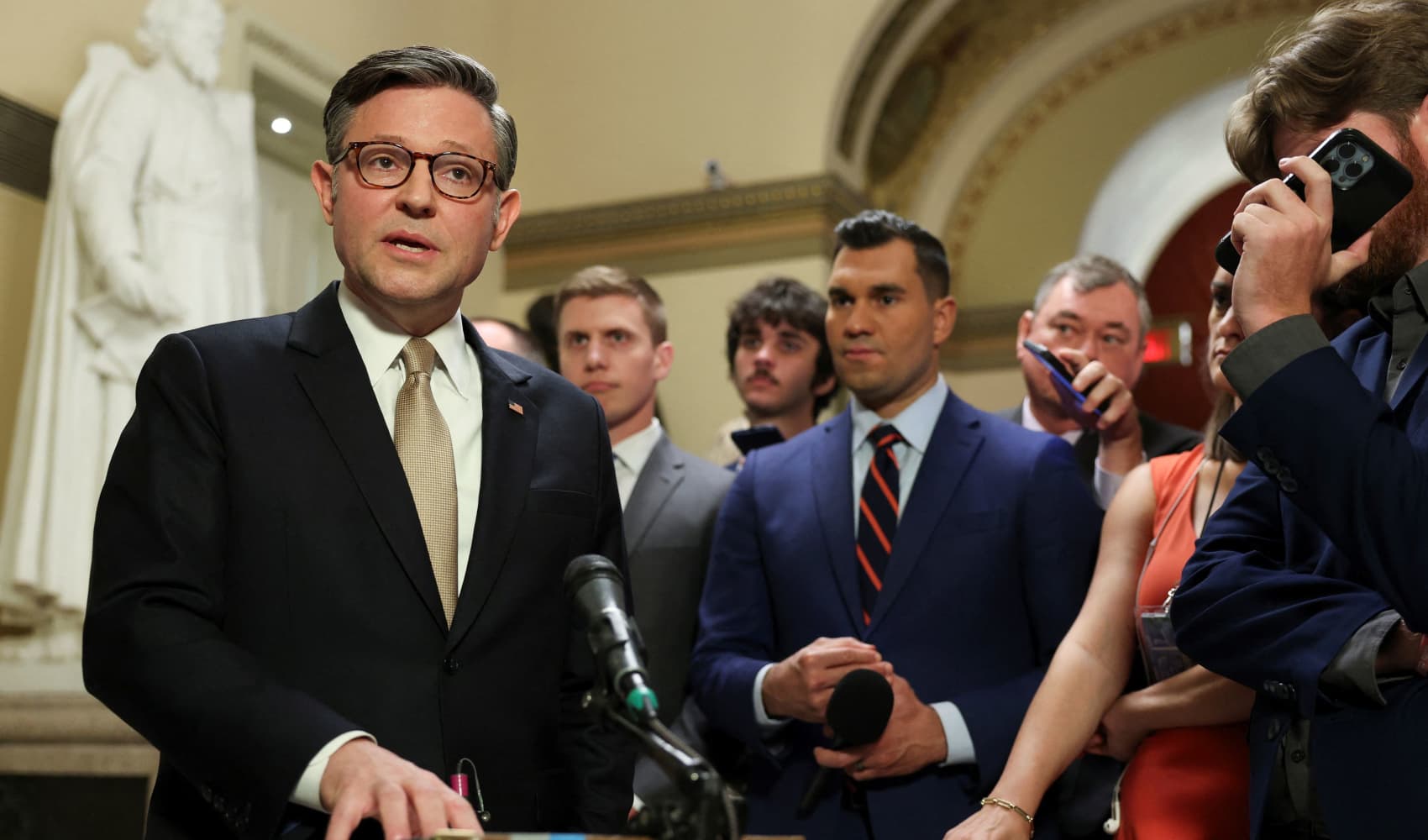 Massie warns blocking Epstein vote in the House could be political liability for GOP in midterms