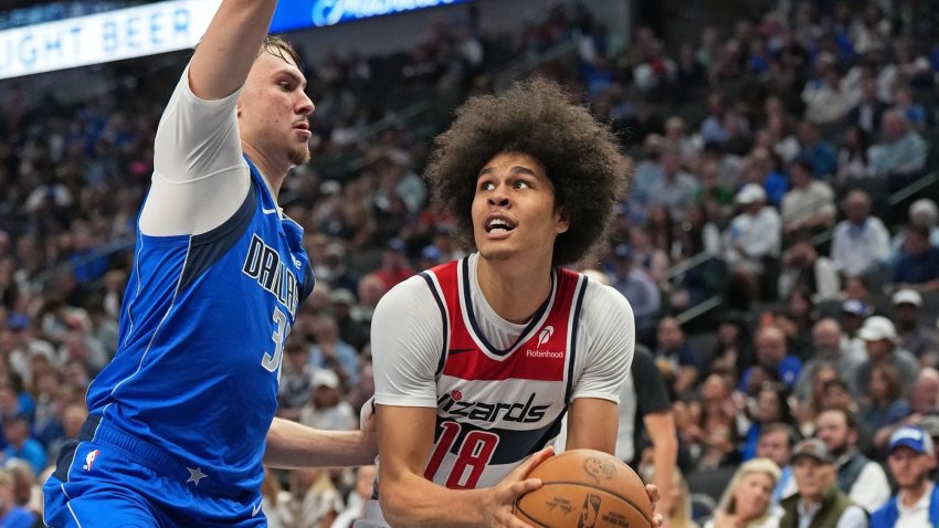 Wizards battle against Mavs