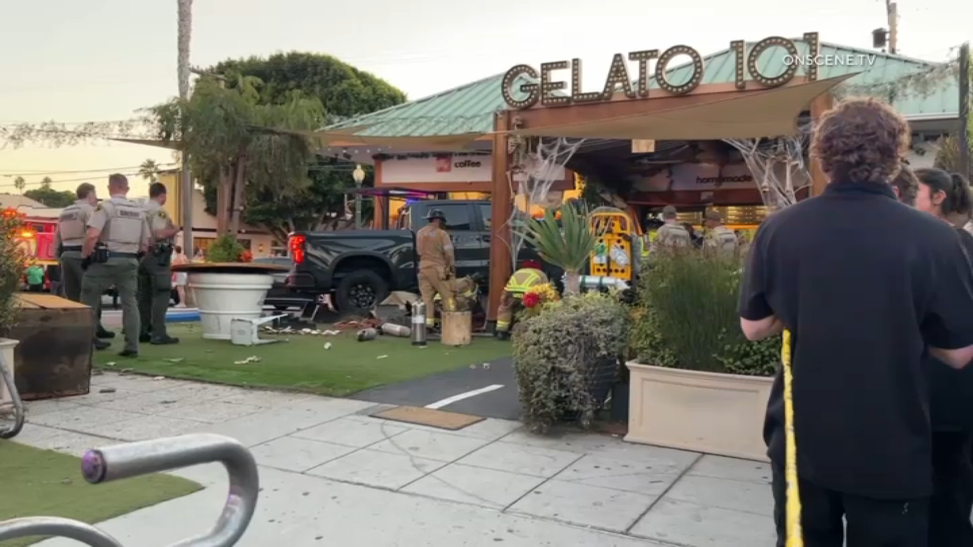 Nonprofits set up drive-thru to distribute food to federal workers hit by shutdown 5 Gelato 101