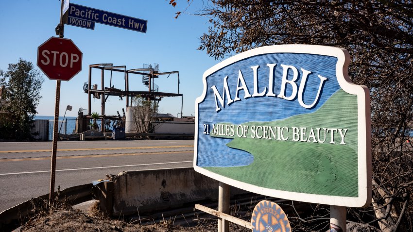Malibu, CA – January 15:The remains of beach front homes in Malibu on Wednesday, January 15, 2025.  Many homes along Pacific Coast Highway in Malibu were destroyed by the Palisades Fire.    (Photo by David Crane/MediaNews Group/Los Angeles Daily News via Getty Images)