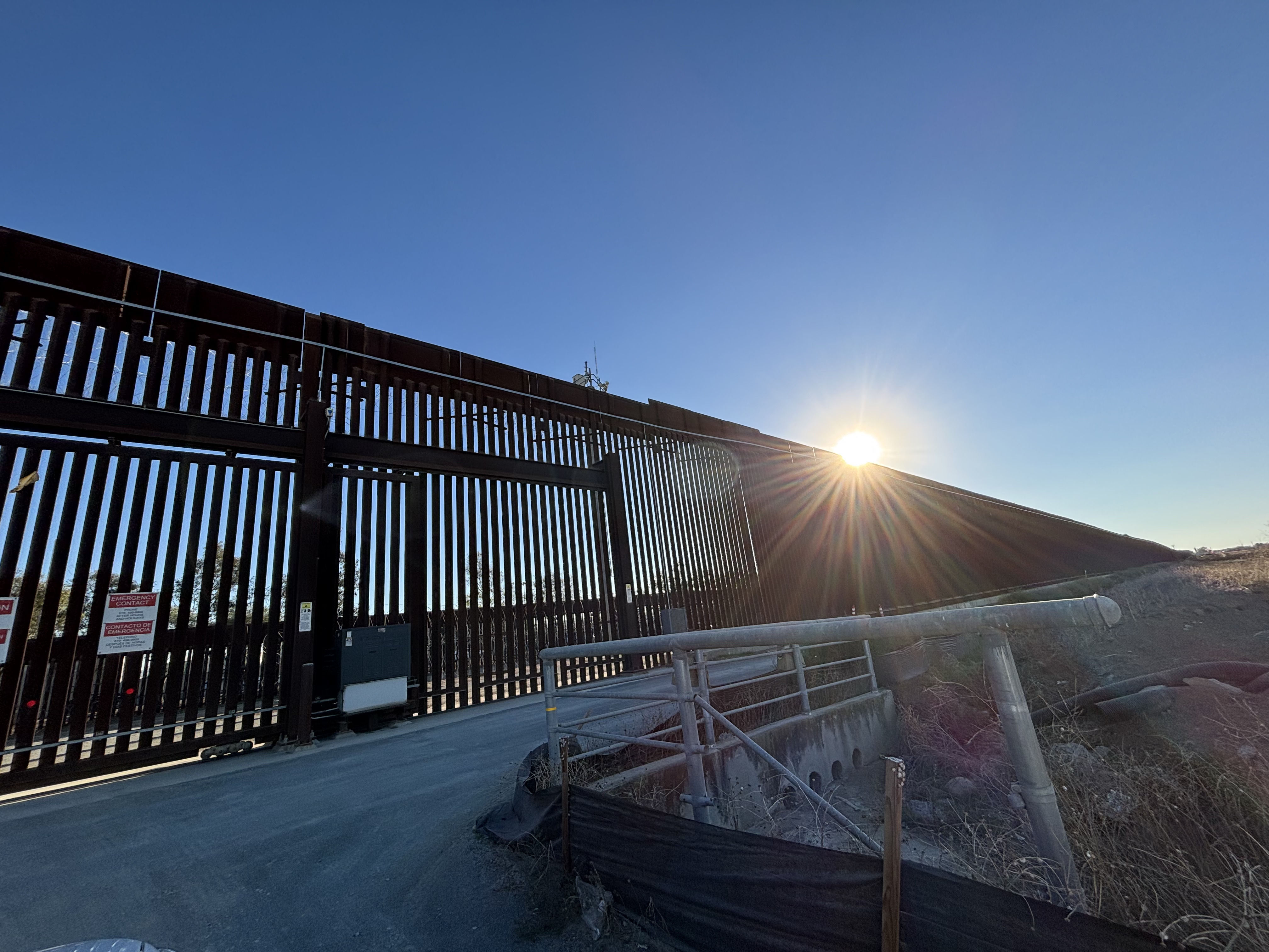 Rescuers called out after woman snags on concertina wire at US-Mexico border