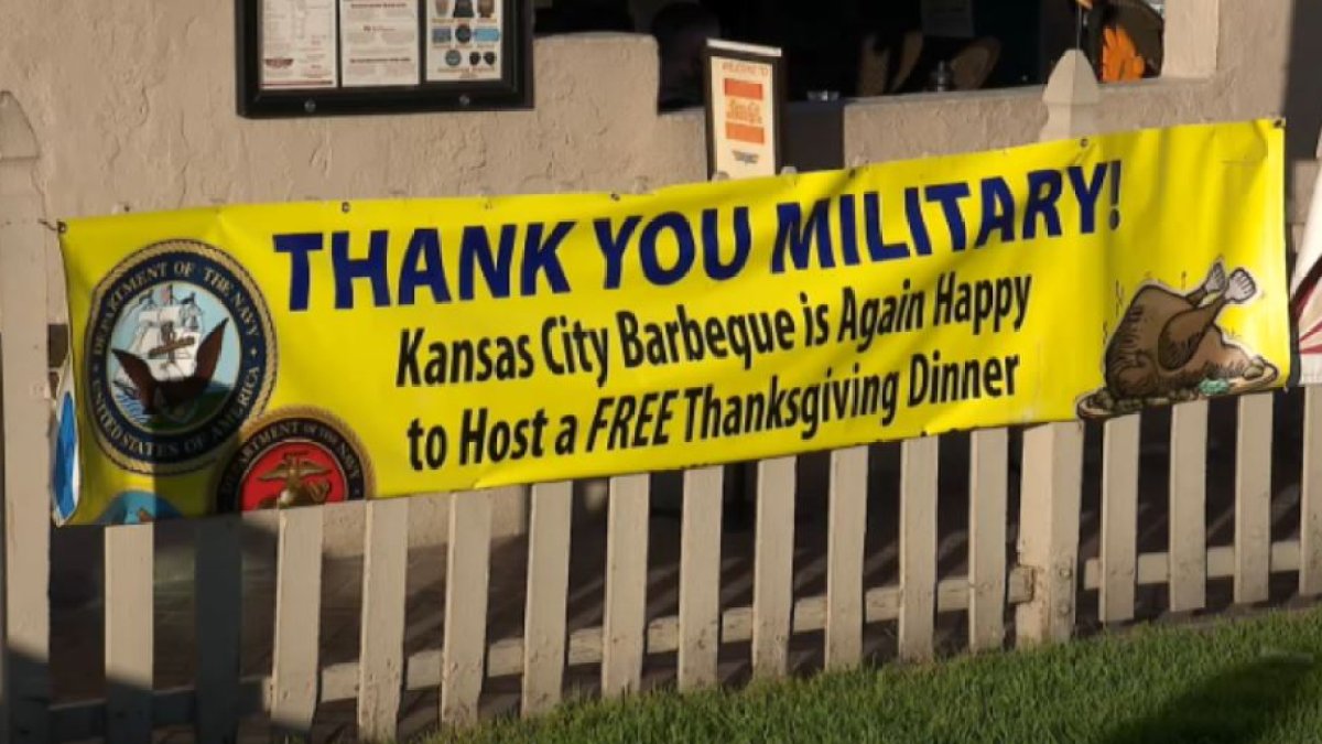 Kansas City BBQ of ‘Top Gun' fame hosts Thanksgiving dinner for service members