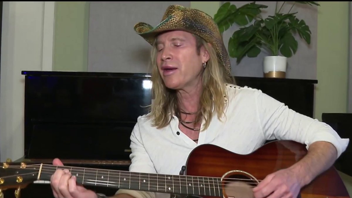 San Diego musician writes anthem for Gulls hockey team to commemorate 10th anniversary