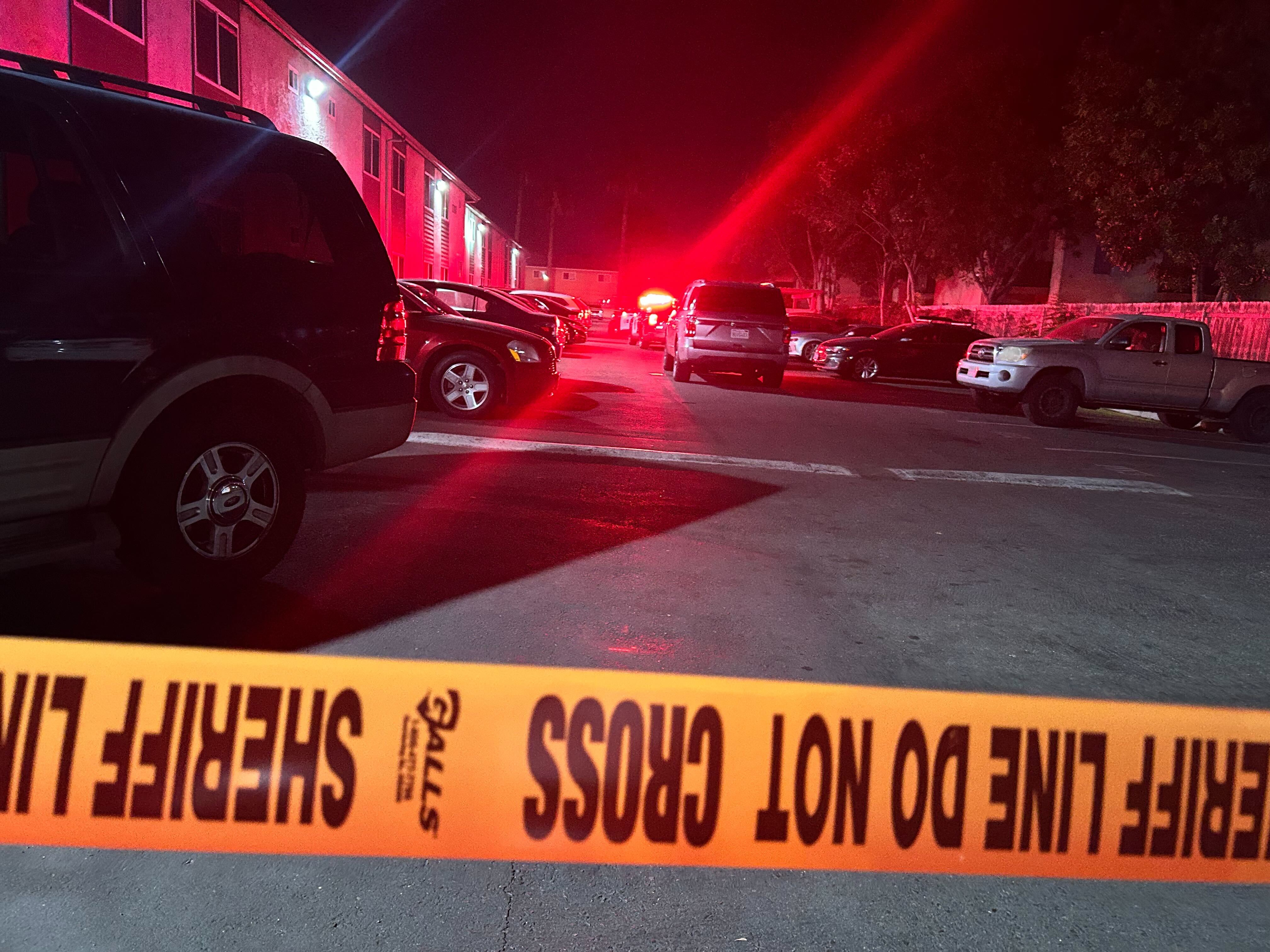 San Diego County Sheriff's deputies searching for 2 felony suspects in Lakeside