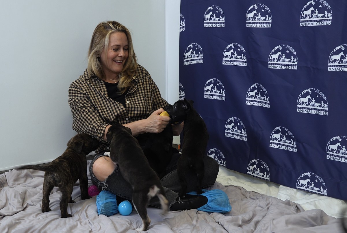 Alicia Silverstone visits dog and puppies she rescued at Helen Woodward Animal Center