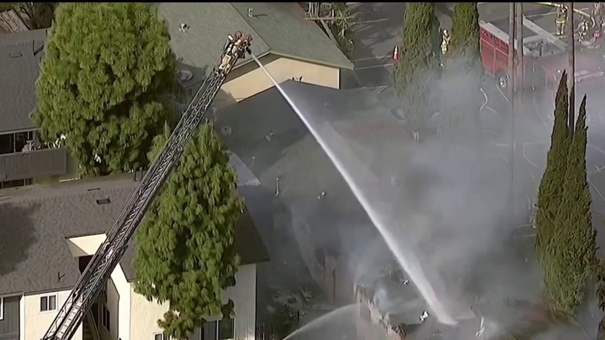 Fire tears through San Marcos apartment complex – NBC 7 San Diego