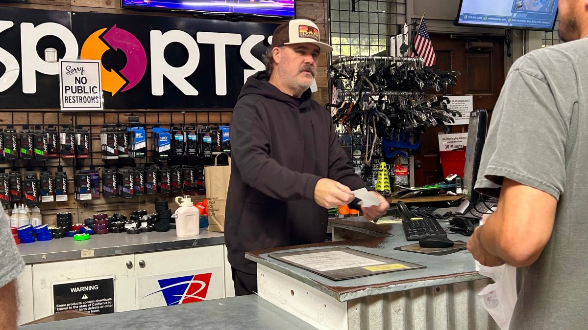 सैन डिएगो के खेल प्रशंसकों में इस बात पर मतभेद है कि वे सुपर बाउल रविवार की तैयारी कैसे करते हैं