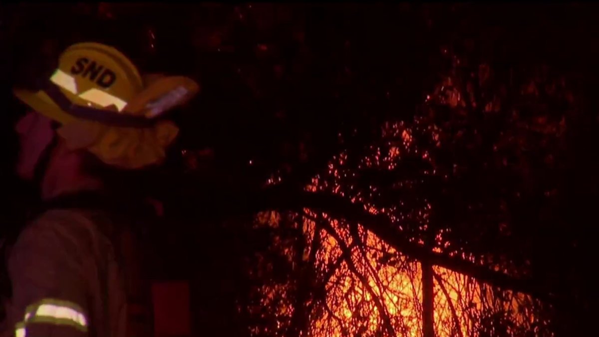Brush fire gets close to homes, businesses in Santee – NBC 7 San Diego