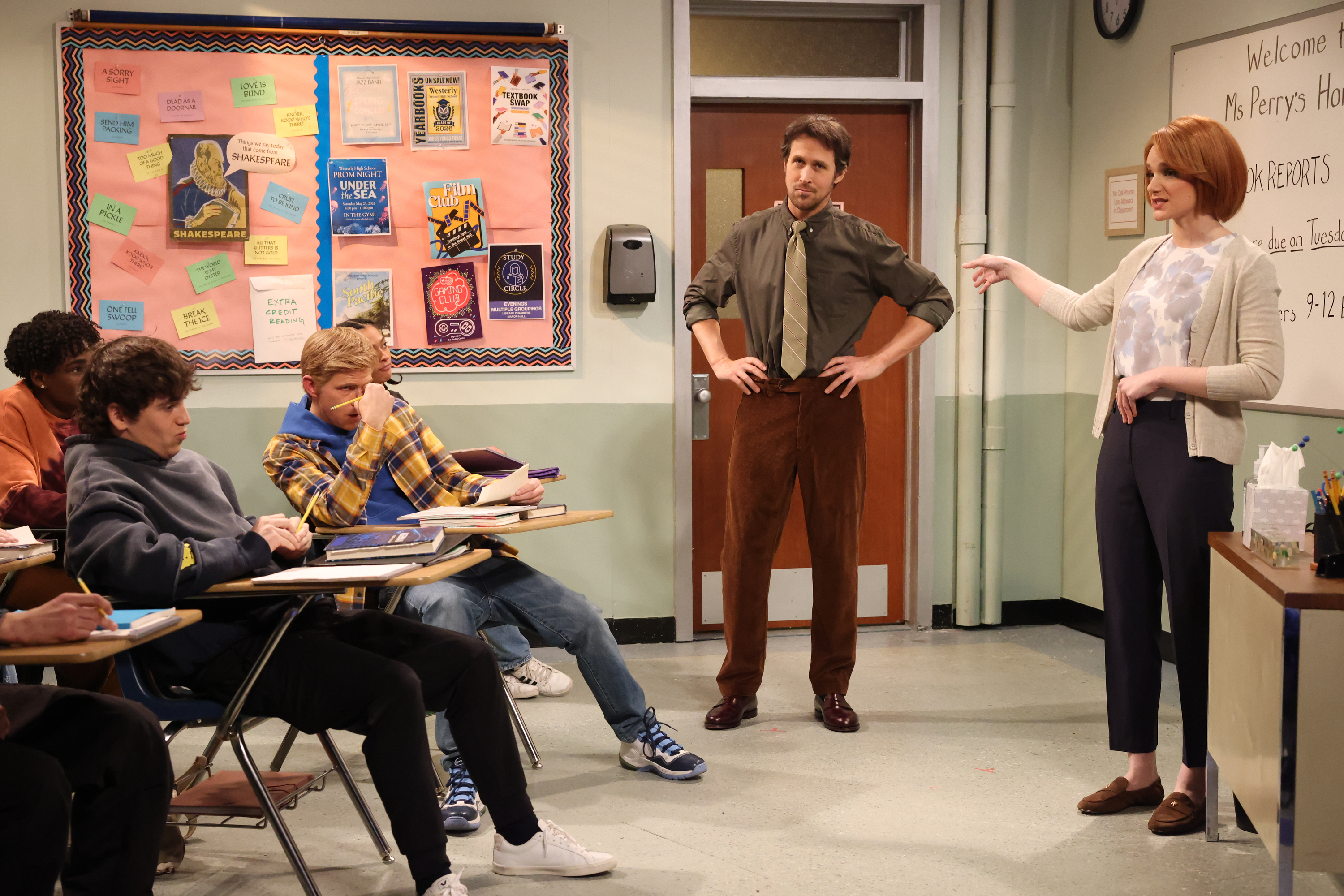 Ryan Gosling explains why he always breaks character on ‘SNL'