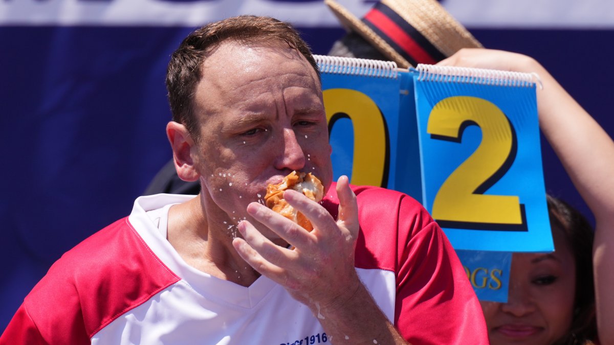 how much did joey chestnut win - Ilustrasi 3