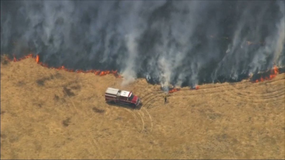 Crews battle fast-growing wildfire in windy Southern California that’s ...