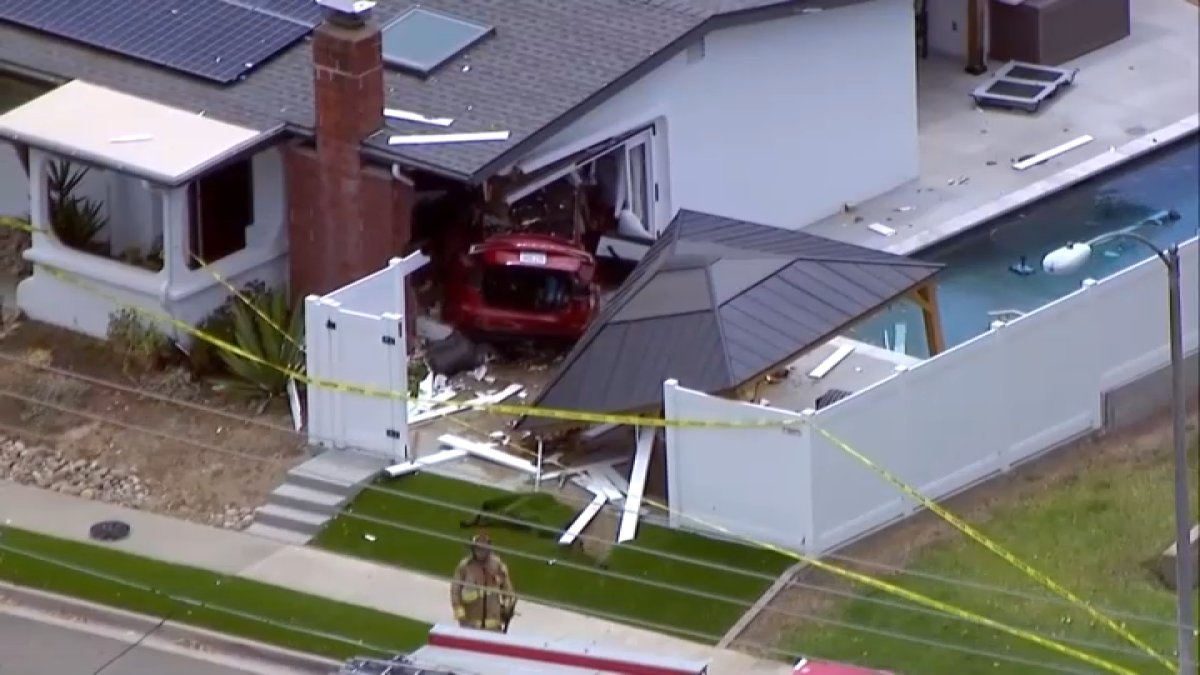 Car crashes into Clairemont home injuring two people